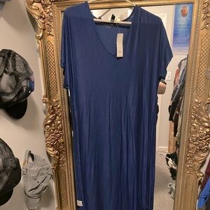 Francesca’s navy blu dress